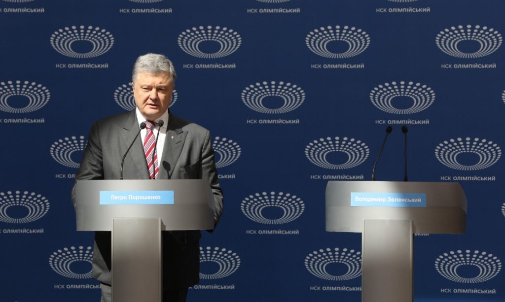 Дебати 14 квітня на “Олімпійському” між Порошенком та Зеленським, який не з’явився: дайджест “Прямого”