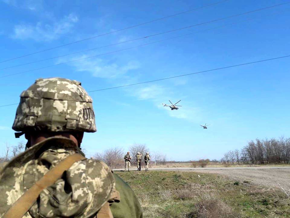 Українські “штормові берети” відпрацювали оборону Азовського узбережжя: яскраві фото