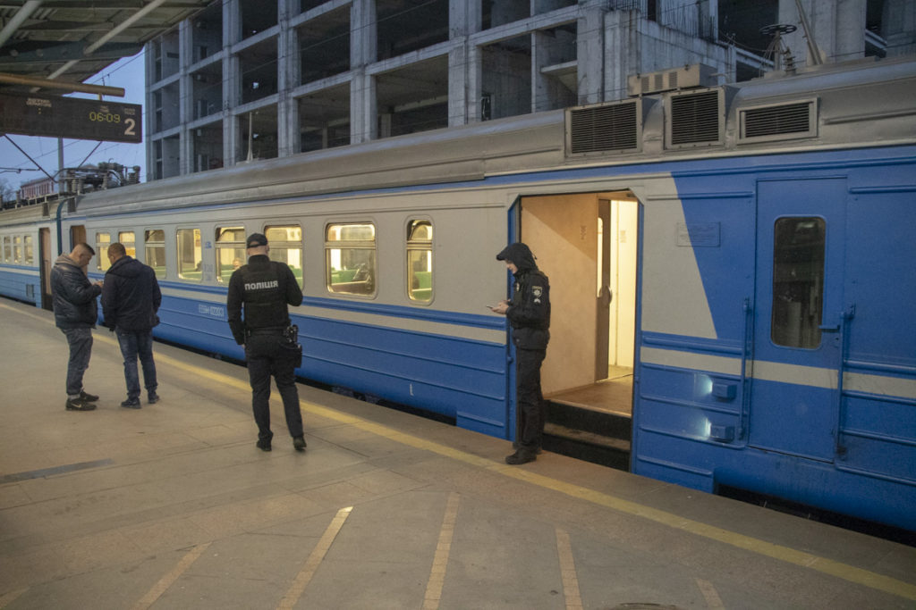 У Києві у вагоні електрички знайшли труп чоловіка
