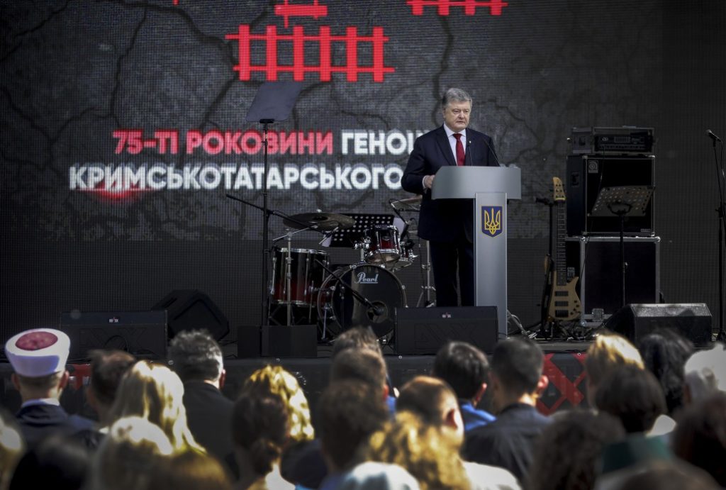 У Конституції необхідно закріпити право кримськотатарського народу на національно-територіальну автономію у складі України– Порошенко