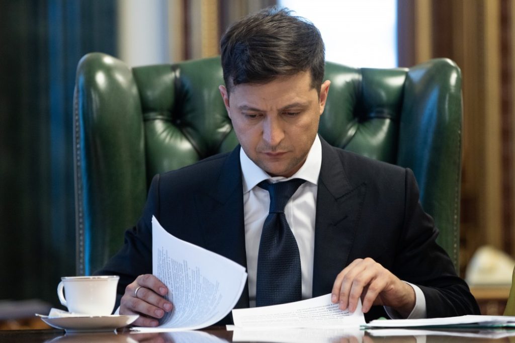 Ідіть у дупу: флешмоб, що повертається до Зеленського бумерангом