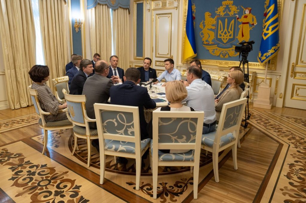Розпуск парламенту: на сайті АП з’явилась стенограма зустрічі Зеленського з главами фракцій. Повний текст