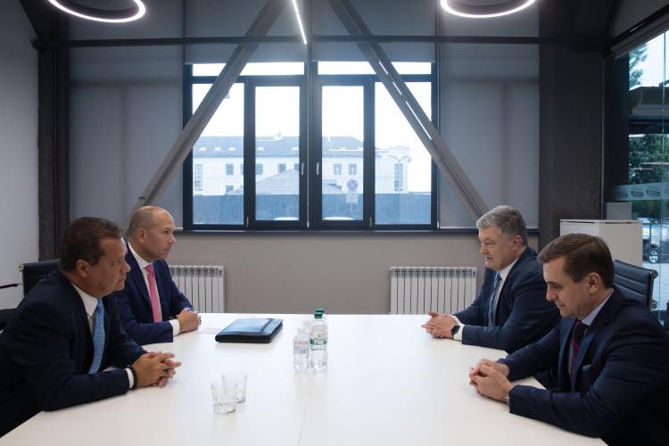 Петро Порошенко зустрівся з лідерами української діаспори: про що йшлося на зустрічі
