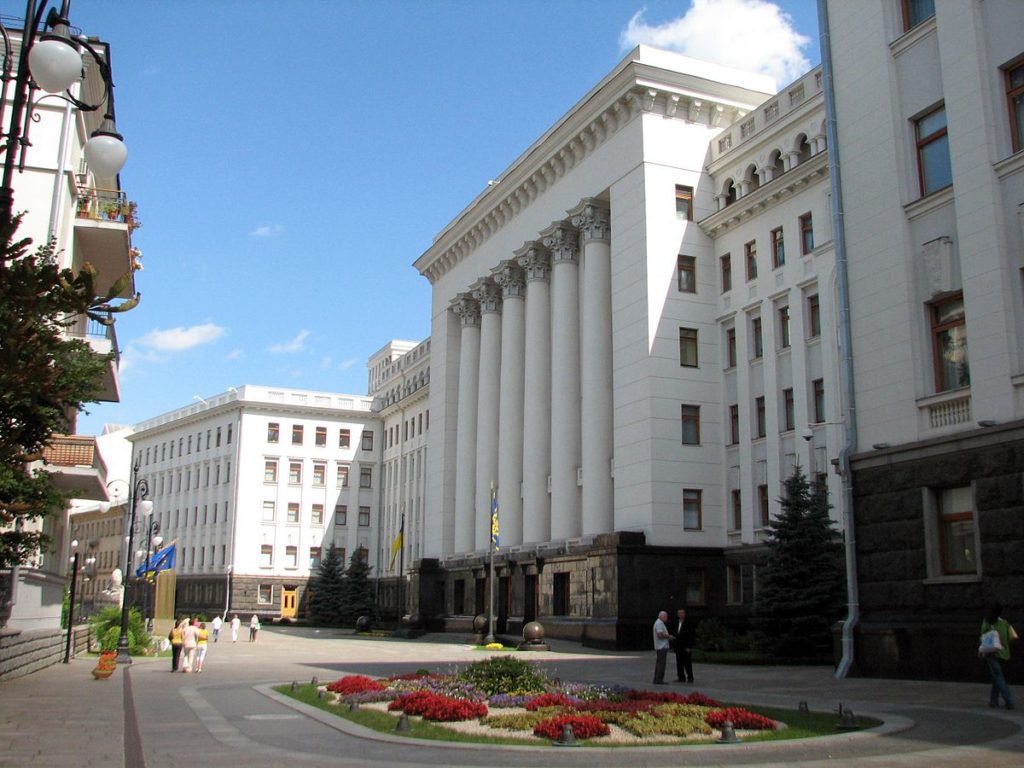 Погано працює wi-fi: у Зеленського назвали ще одну причину перенесення АП з вулиці Банкової