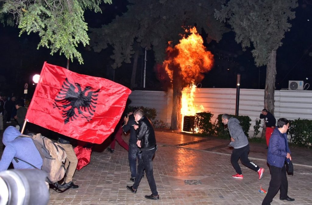 Антиурядові заворушення в Албанії: постраждало 12 поліцейських