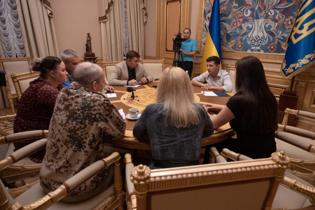 Не референдум, а опитування і діалог із суспільством – активісти зустрілися із Зеленським