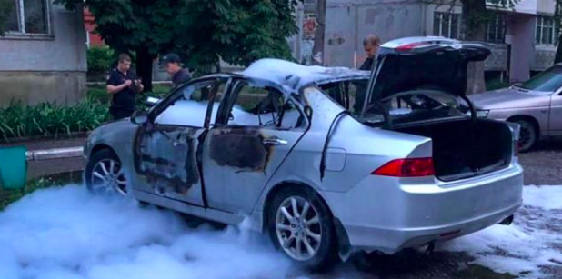 У Павлограді підірвали авто відомого спортсмена: фото