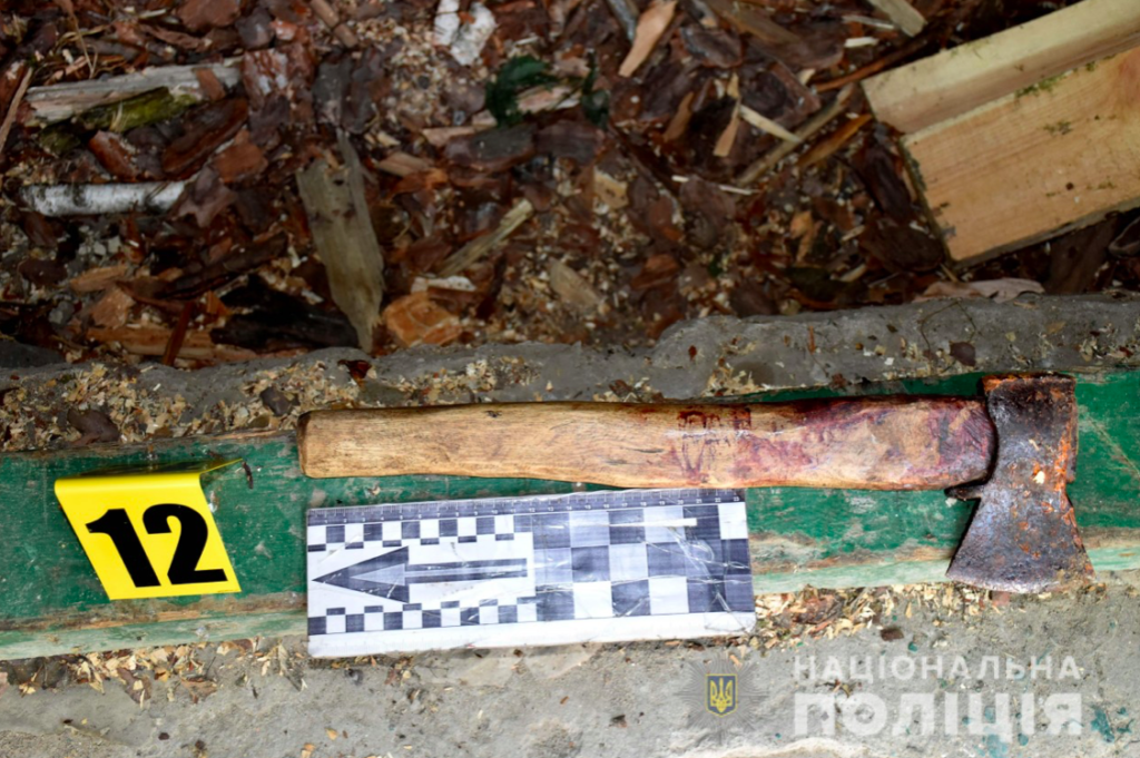 Забив сокирою та закопав на подвір’ї: на Рівненщині під час застілля посварились два товариша