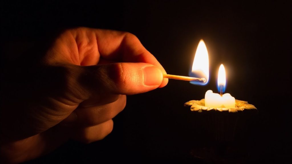 На Тернопільщині через свічку в труні ледь не померла дитина