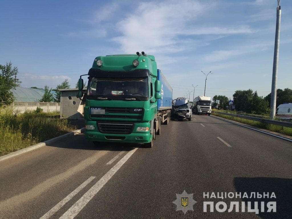 Моторшна ДТП на Дніпропетровщині: госпіталізовано одразу 16 дітей