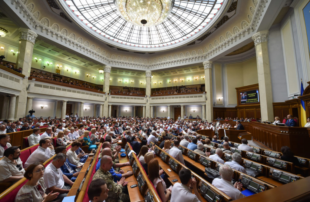 Зеленський відкликав постанови про місцеві вибори і зарплати чиновників