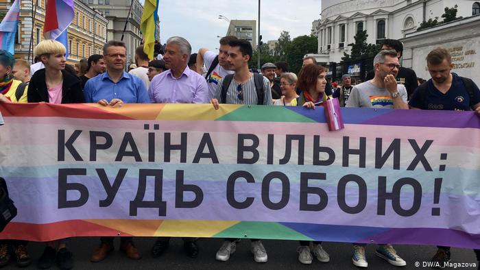 Організатори “Київпрайду” повідомили про напади на відвідувачів заходів