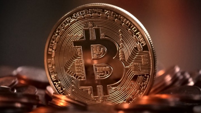Ціна Bitcoin сягнула вище 10 тисяч доларів