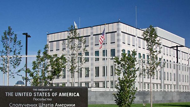 У Києві в день приїзду нового повіреного США “замінували” посольство