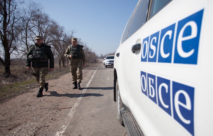 Патруль ОБСЄ потрапив під обстріл на Донбасі