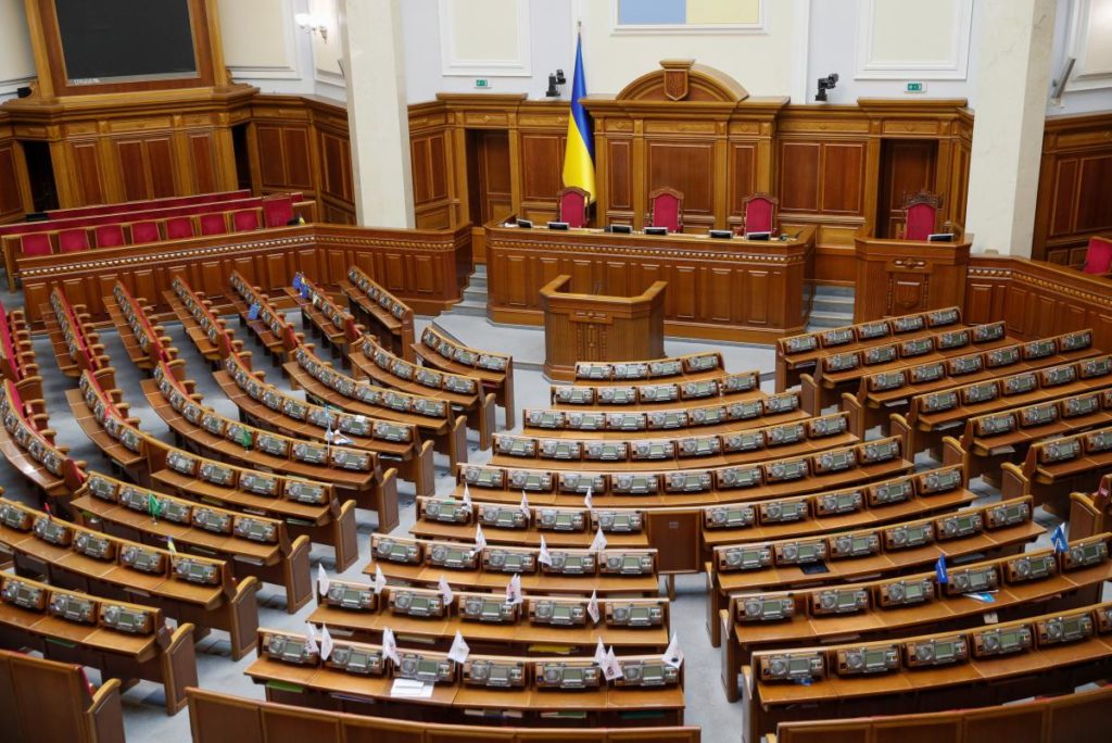 “Юний орел”, “лебеді кохання” та “гравці на роялі”: соцмережі оцінюють партійні списки