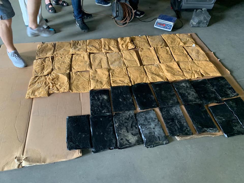 В Києві двоє іноземців намагались перевезти до ЄС 25 кілограмів героїну