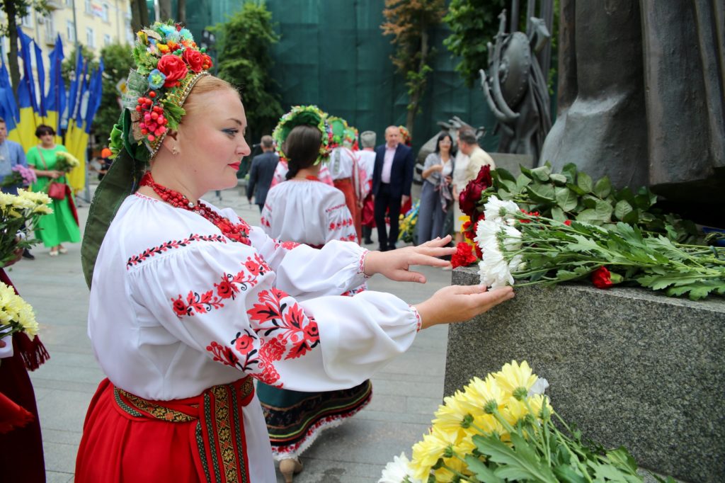 В Україні відзначили 23 річницю Конституції: яскраві фото