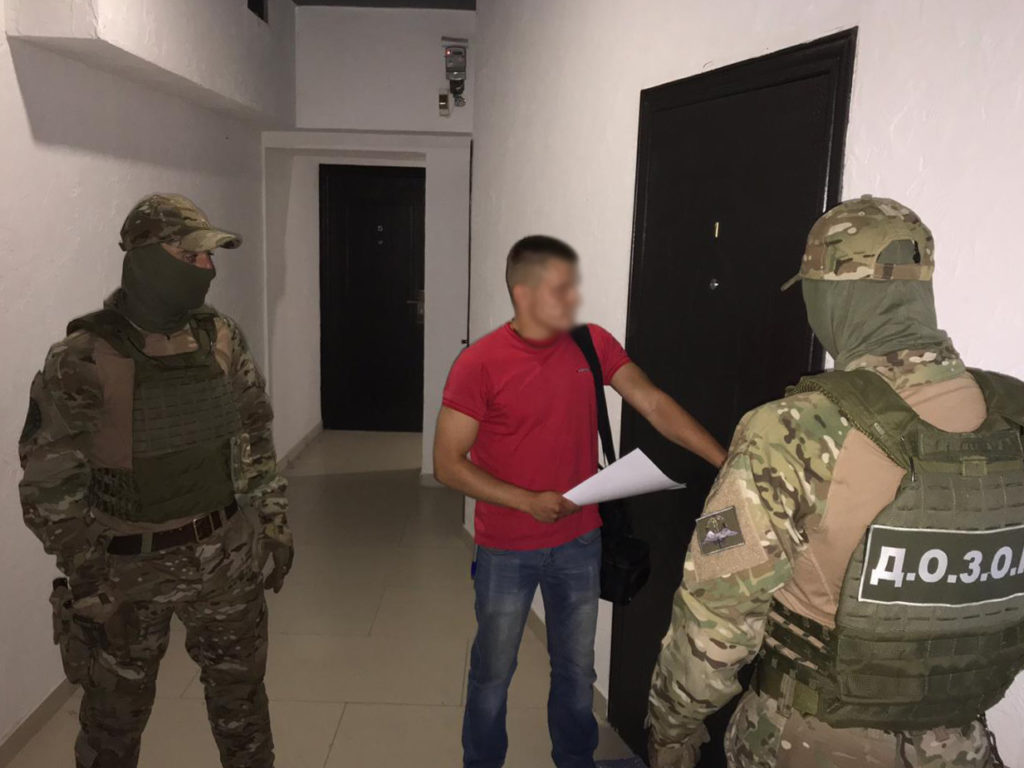СБУ та прикордонники викрили схему переправлення громадян України до РФ через окупований Крим