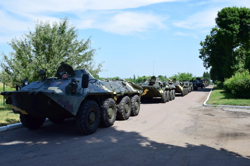 Броня кольору “піксель”: у Держприкордонслужбі “перевдягли” бронтехніку. Фото і відео