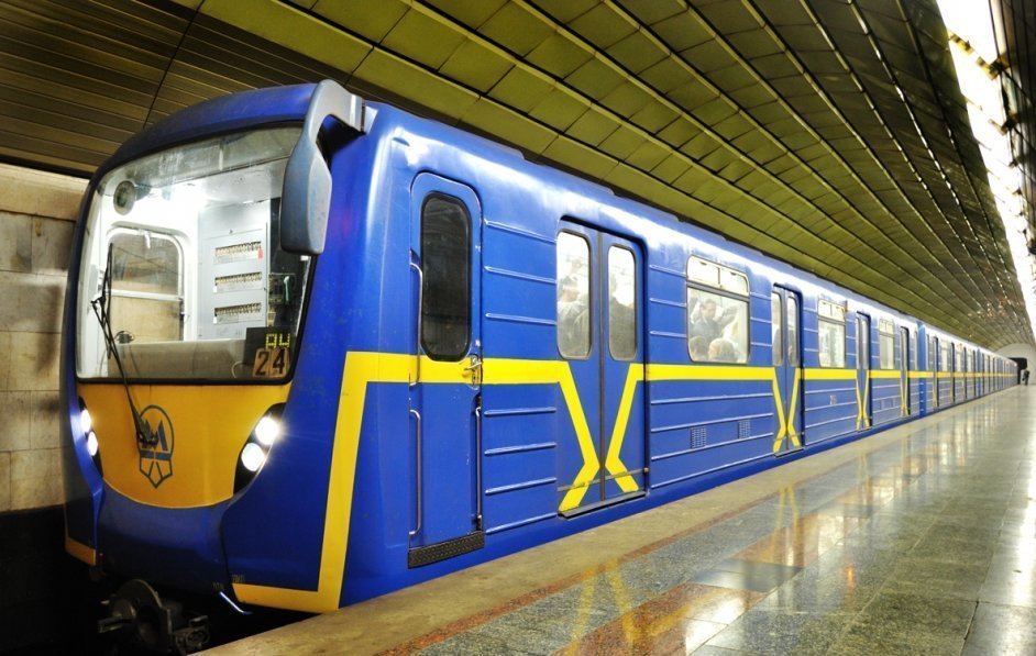 У Києві перекрили станцію метро “Олімпійська” через можливе замінування