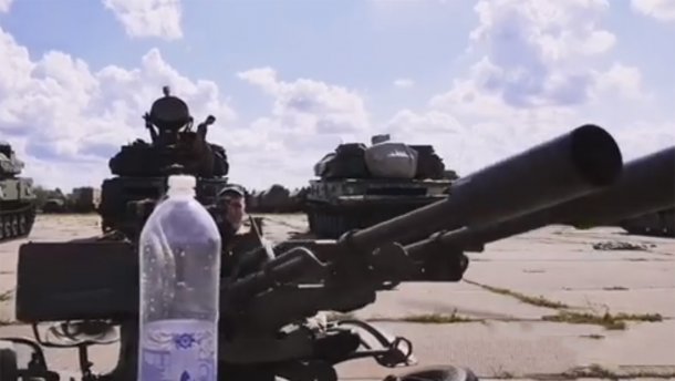 #BottleCapChallenge у ЗСУ: боєць віртуозно збив кришечку зеніткою