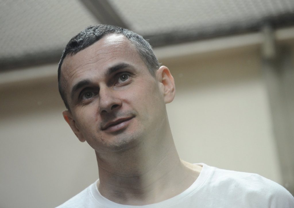 Мы продолжаем борьбу за твою свободу: Порошенко поздравил Олега Сенцова с днем рождения