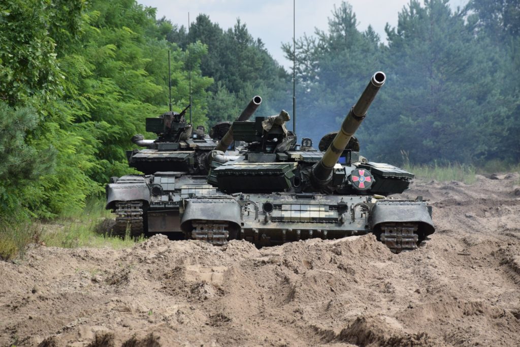 Траки – сила! Неймовірні фото з навчань 1-ї окремої танкової бригади ЗСУ