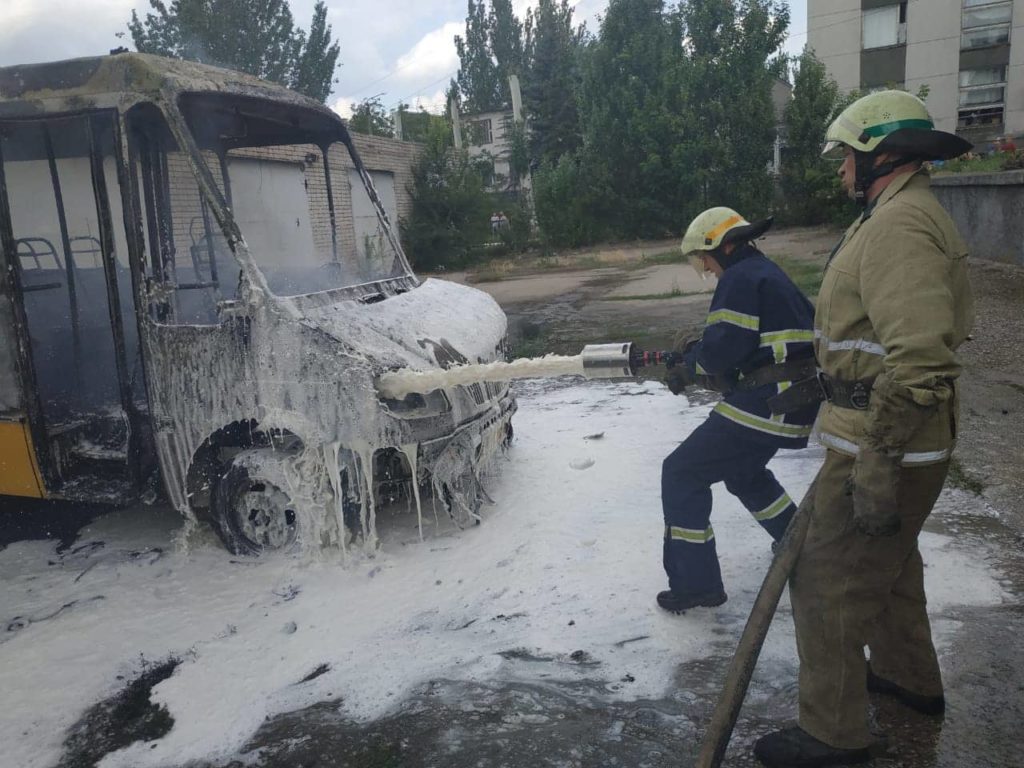 На Дніпропетровщині згоріла маршрутка: водій отримав опіки першого ступеня