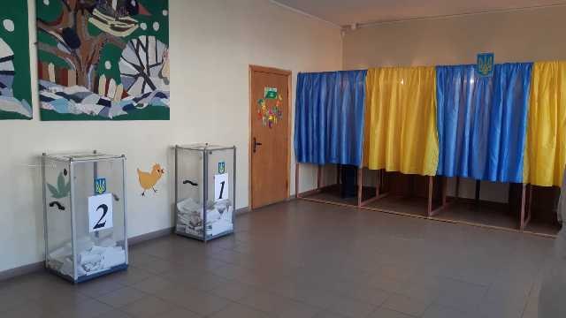 50 виборців і 52 тисячі: де найбільша і найменша виборча дільниця за кордоном