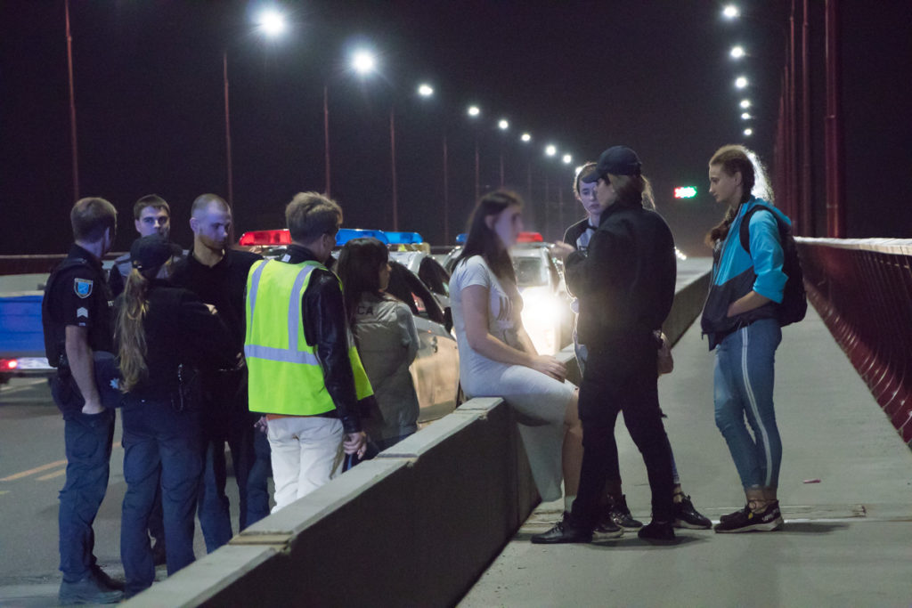 В Днепре девушка собиралась совершить самоубийство, прыгнув с моста