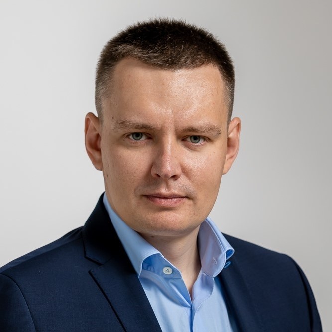 Депутат Київради від “Батьківщини” побив волонтера “ЄС”: Олексій Окопний повідомив подробиці