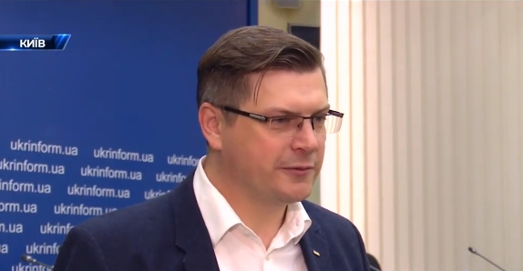 Навіть в анонсі телемосту “NewsOne” та “Росія24” були вислови, які розпалюють ворожнечу – Костинський