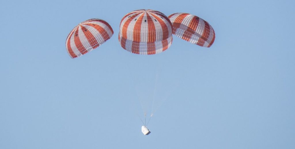 SpaceX показали успешные испытания корабля Crew Dragon: яркое видео
