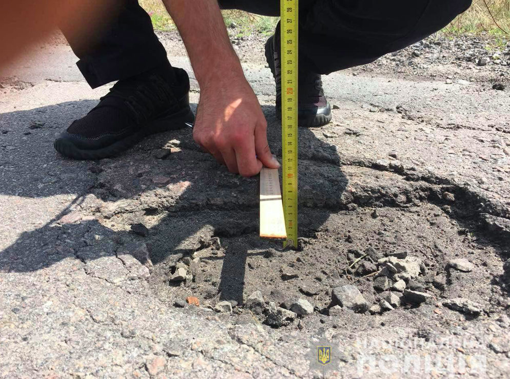 На Рівненщині поліція судитиметься через вибоїну на дорозі