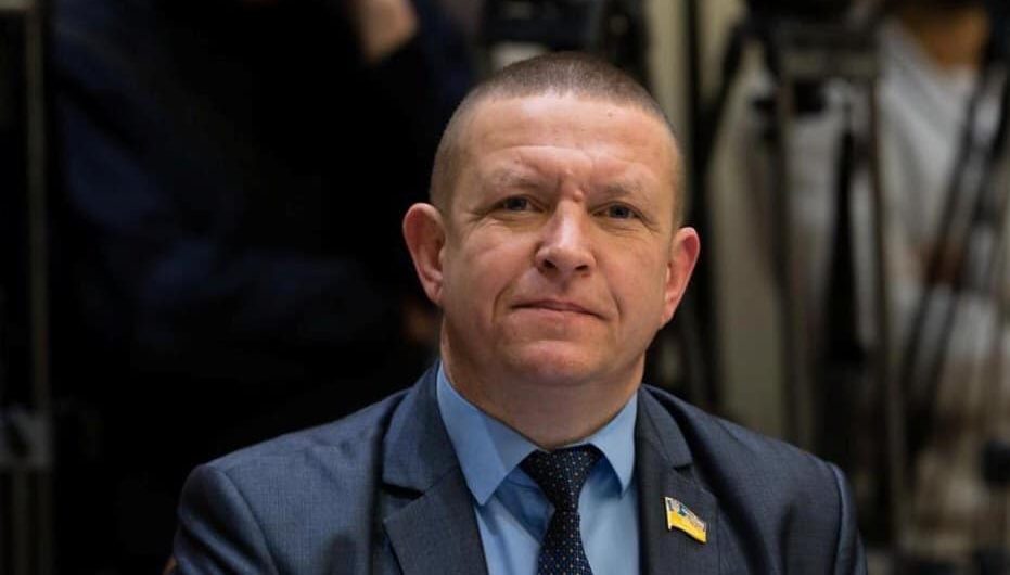Зеленський має повернути українські війська на попередні позиції — Бондар