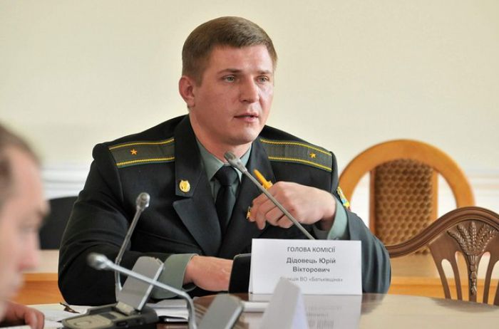 Кандидата в депутати Дідовця викликають до суду через побиття волонтера