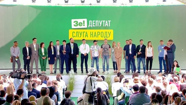 Коломойський, Пінчук, Богдан: експерт розповів, хто боротиметься за контроль над депутатами “Слуги народу”