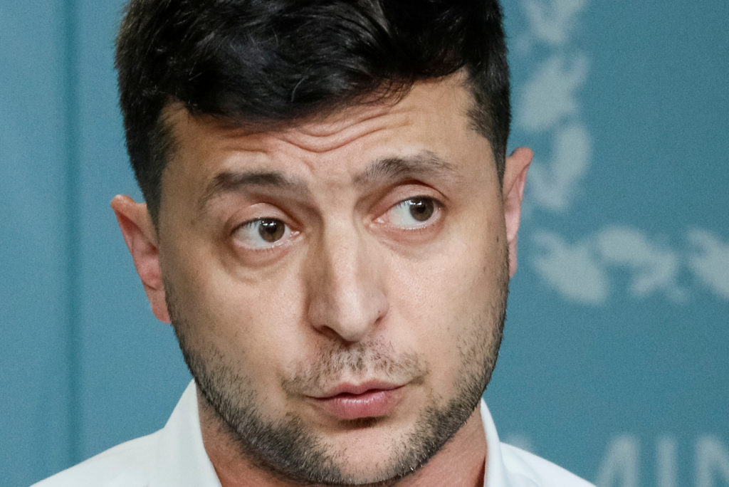 А почему референдум не провели? Соцсети в негодовании из-за упрощения обретения гражданства россиянами