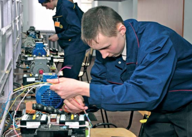 Від бісквітника до машиніста: названо найбільш оплачувані професії для вступників у заклади профосвіти