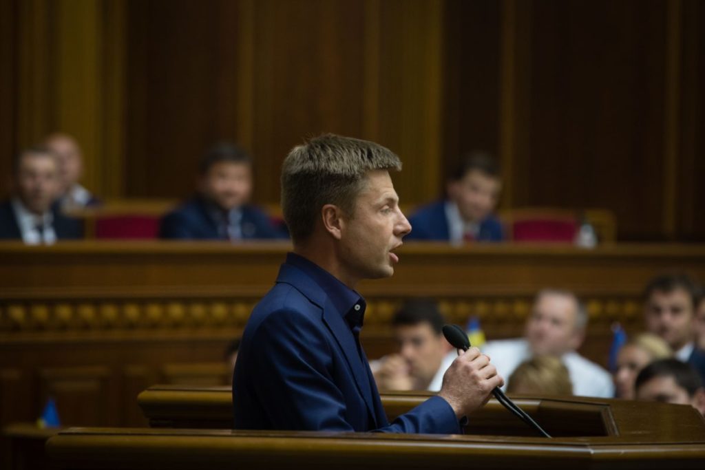 Держбюджет-2020: “Слуги народу” хотіли забрати з місцевих бюджетів гроші на дороги