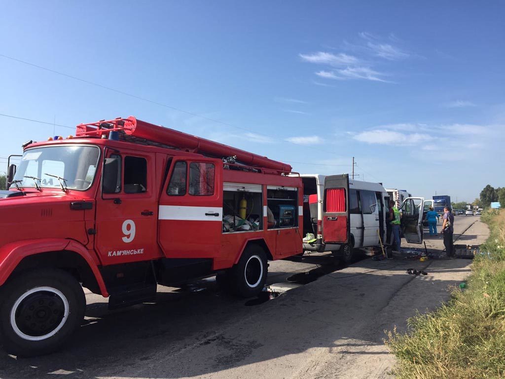 На Днепропетровщине масштабное ДТП с маршруткой: пострадали 13 человек