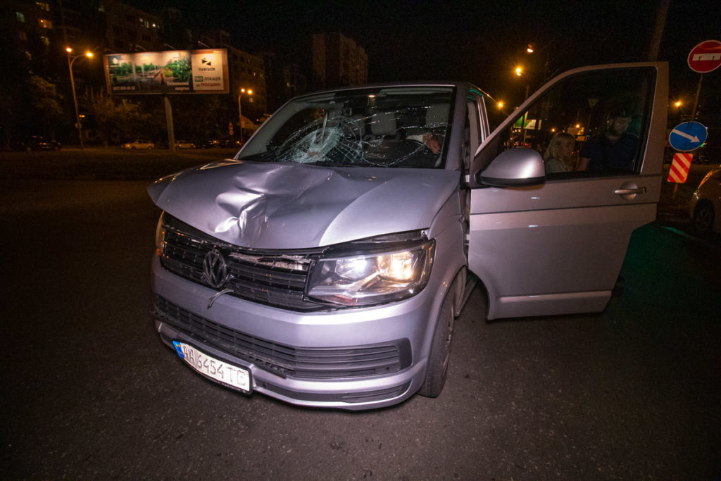 В Киеве на Троещине автомобиль насмерть сбил мужчину, который переходил дорогу