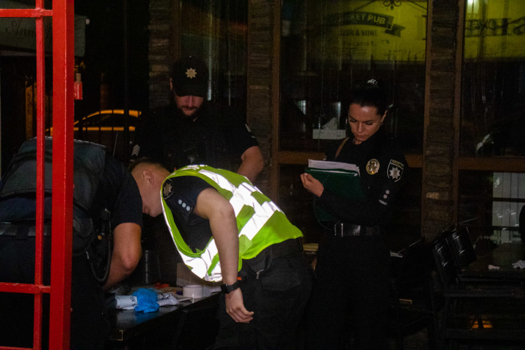 У Києві чоловік обстріляв відвідувачів кафе через гавкіт собаки