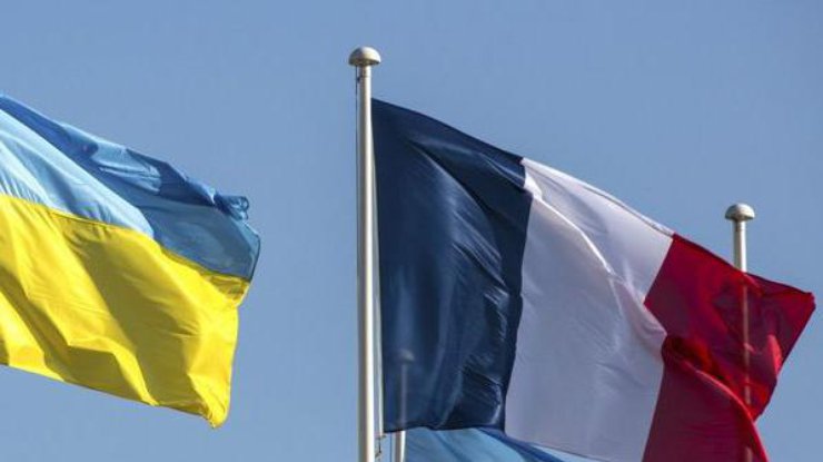 Нормандська четвірка та порушення вогню на Донбасі: Зеленський провів телефонну розмову з Макроном