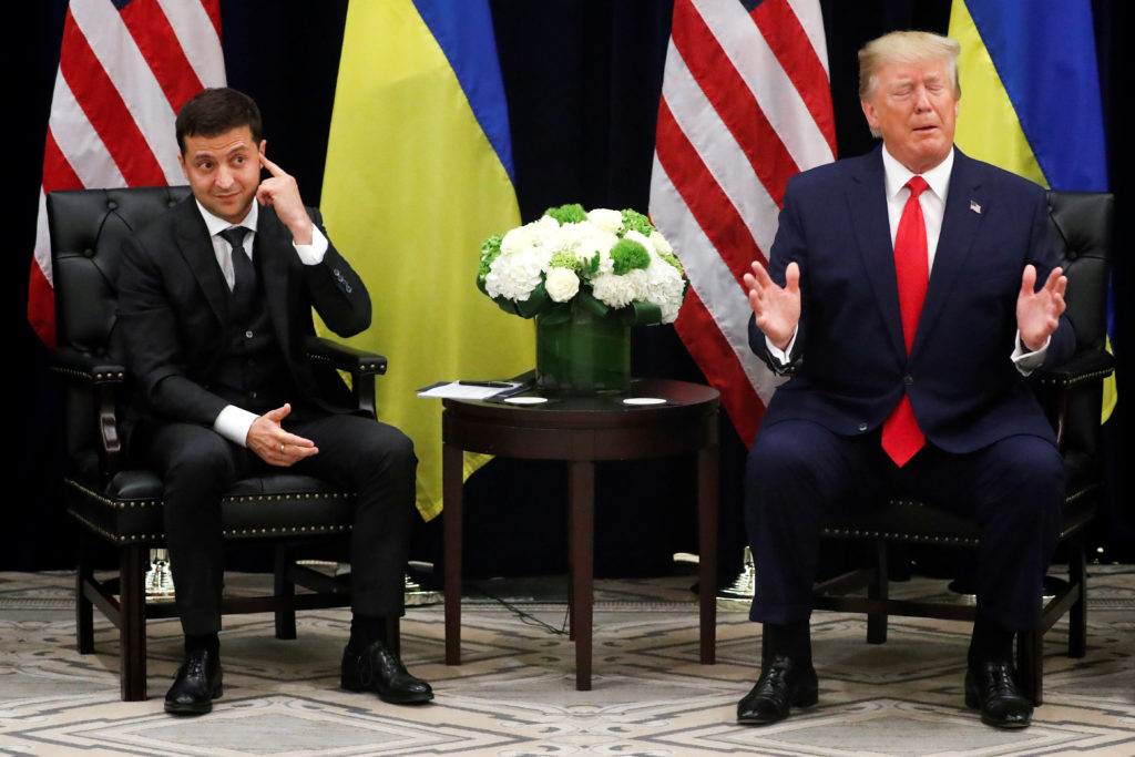 З Білого дому звільняється радниця Пенса, яка чула розмову Трампа і Зеленського