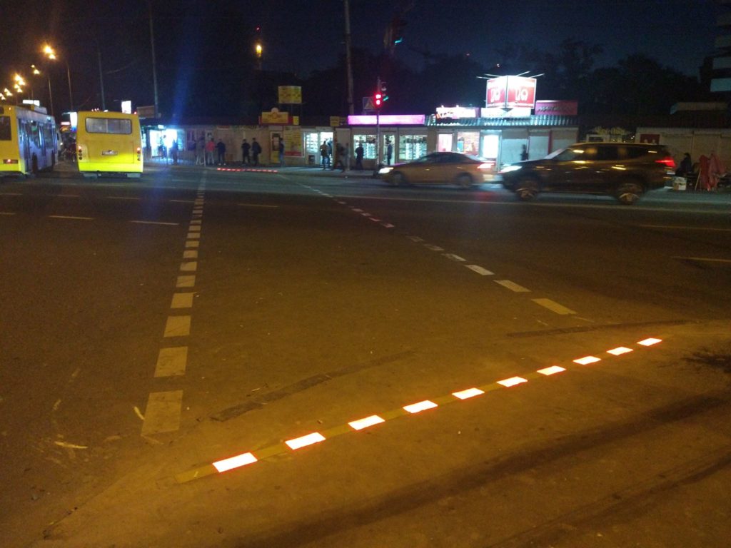 Smart Crosswalk: у Києві почали облаштування пішоходних переходів LED-бруківкою