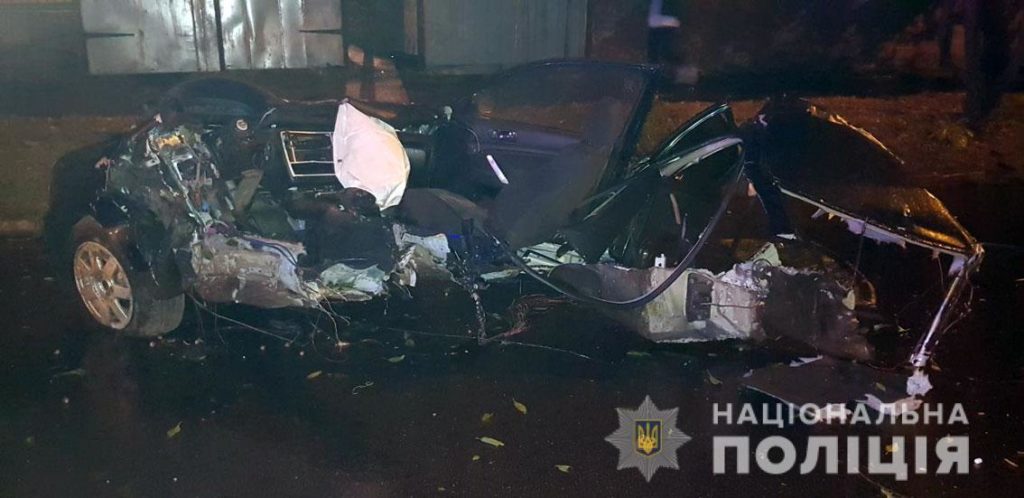За кермом дідового авто: у Чернігові підліток врізався в дерево, четверо загиблих