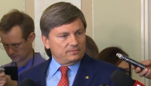 Ініціативу “Європейської Солідарності” про захист медиків підтримали усі фракції, крім “Слуги народу” – Герасимов