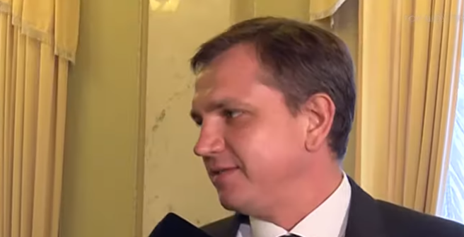 Є чотири квартири, мама і теща живуть у хатах: депутат від  “ОПЗЖ” зізнався, що не має басейна